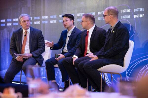 HONOR-presenta-su-vision-centrada-en-el-ser-humano-para-el-futuro-de-la-tecnologia-en-el-Fortune-Global-Forum-2023